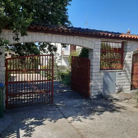 Apartman In Porec/istrien 38148 Poreč
